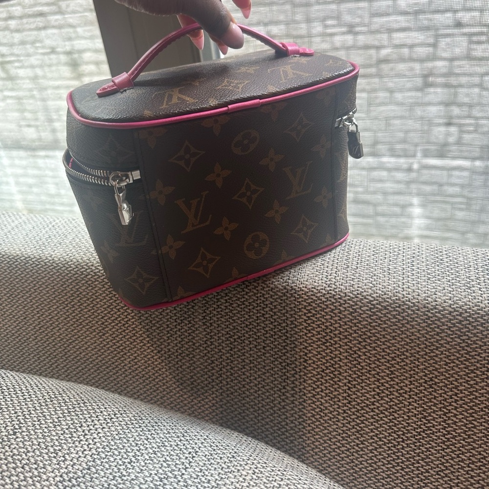SLIGHTLY USED-Louis Vuitton Mini Vanity Case With Pink Colored Leather Handle - Picture 6 of 6